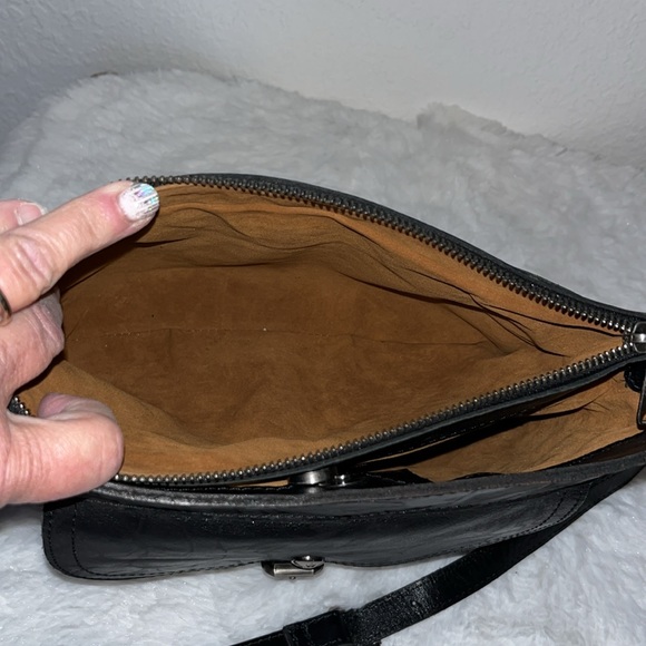 Patricia Nash large embossed leather crossbody purse - Picture 6 of 10